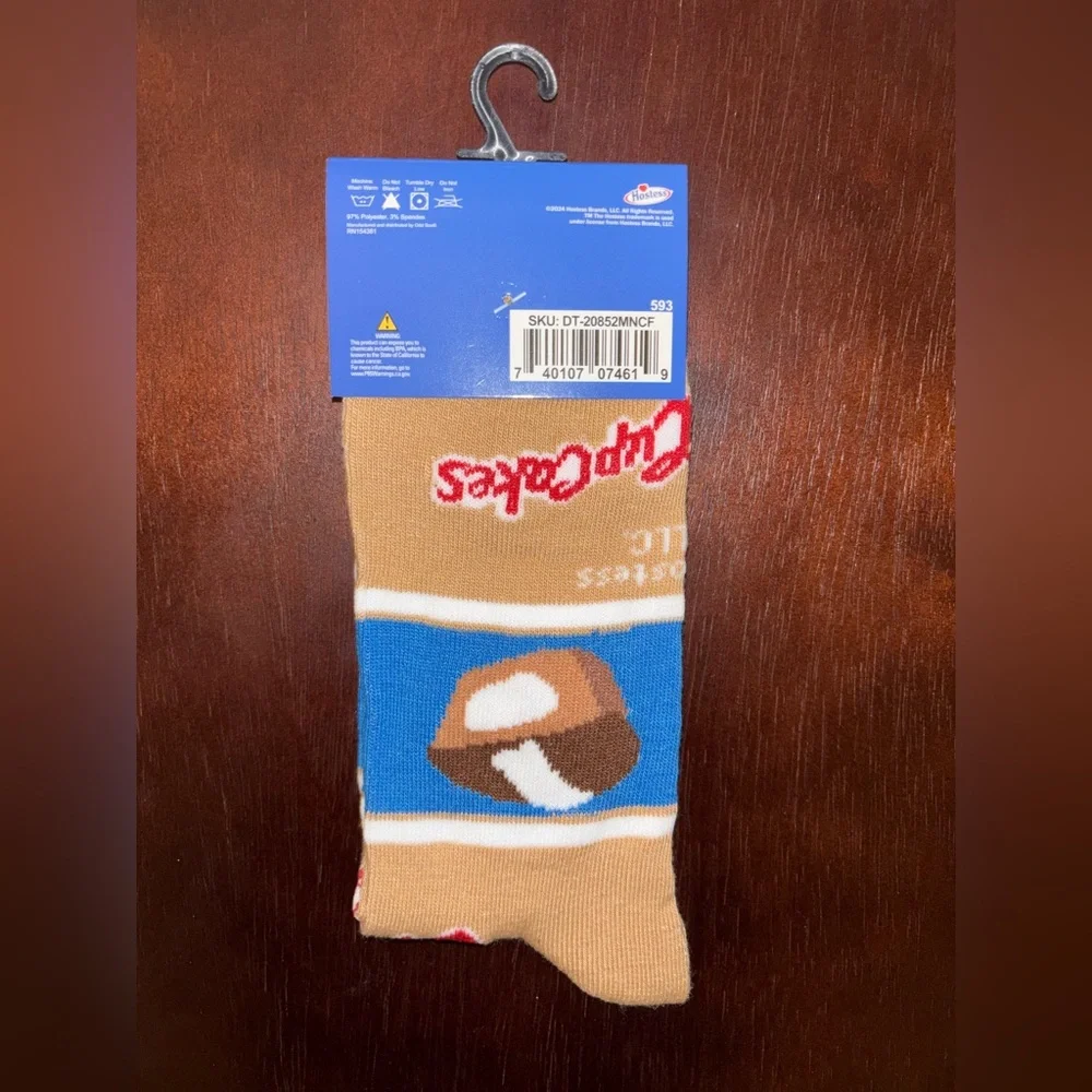 HOSTESS CUPCAKES NOVELTY CREW SOCKS NWT MEN’S SHOE SIZE 6-12